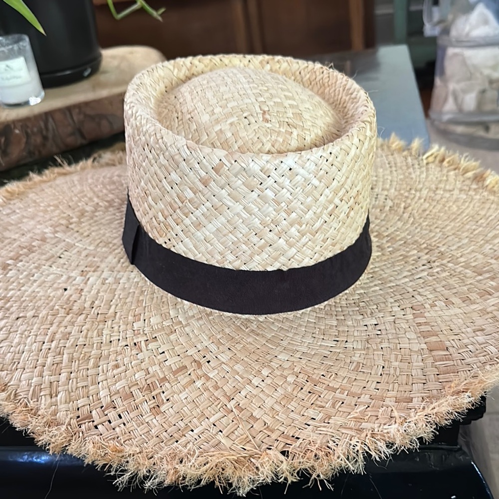 NWT The Bagtique Stylish Straw Sun Hat with Black Band